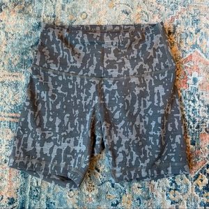 Lululemon Wunder Train 6” Short Size 6